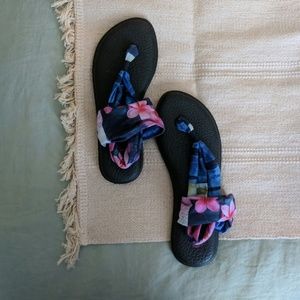 NEW Women's Sanuk Yoga Slings Size 10 Floral print